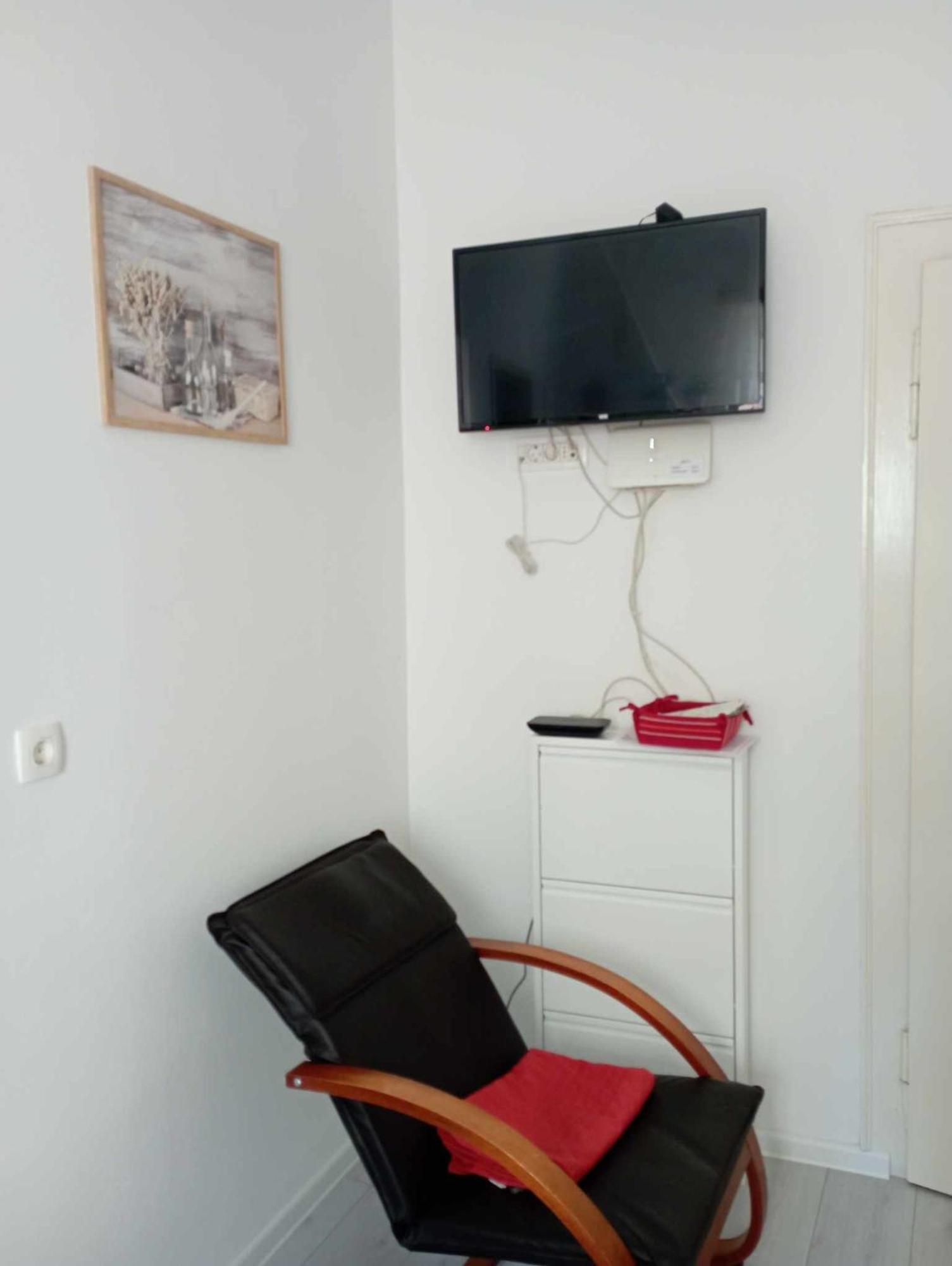 Apartman Angela Ровин Екстериор снимка
