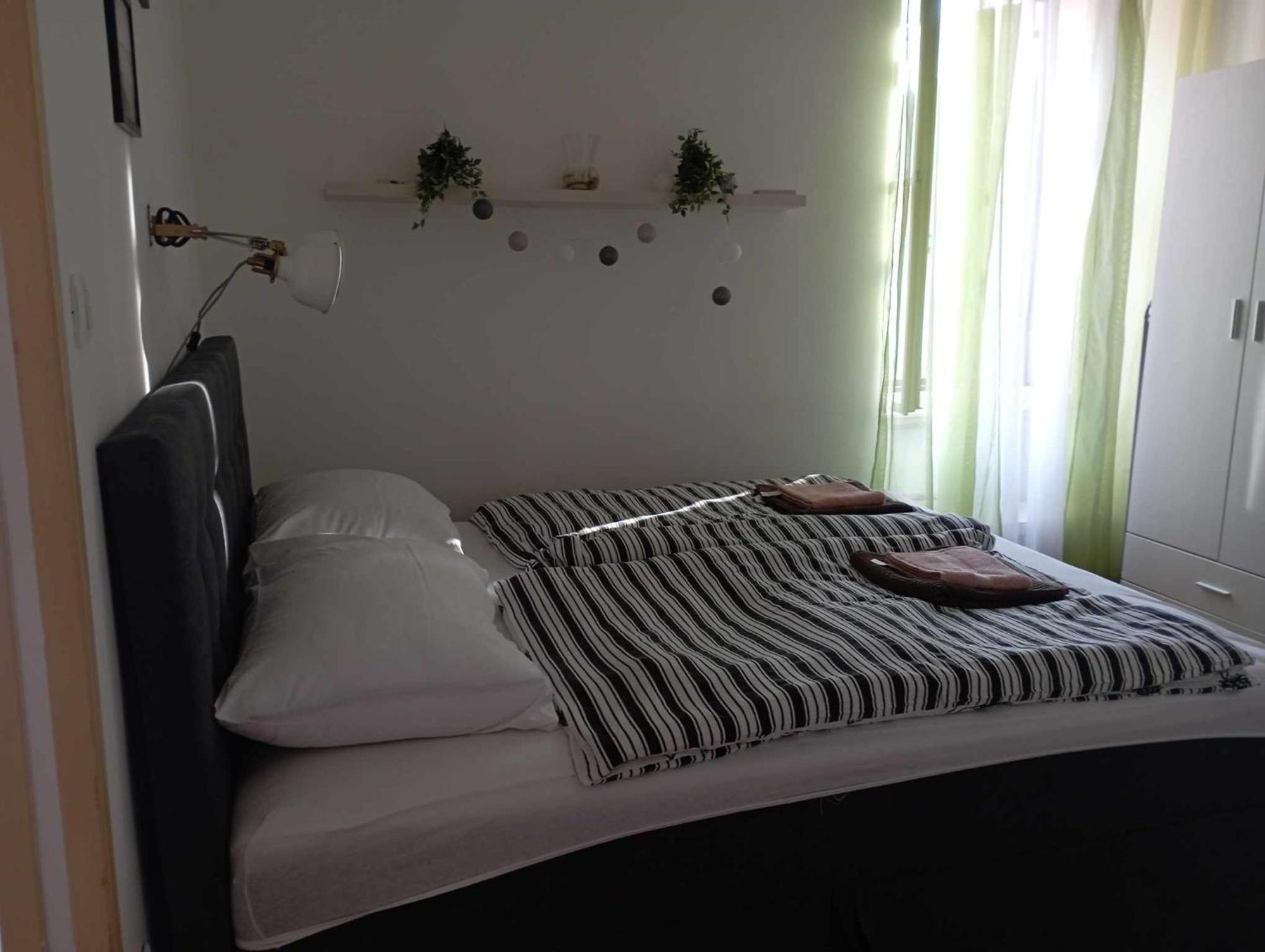 Apartman Angela Ровин Екстериор снимка