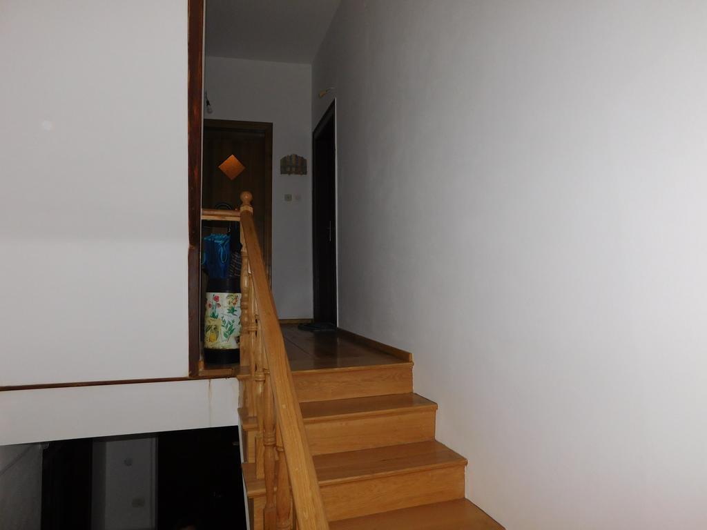 Apartman Angela Ровин Екстериор снимка
