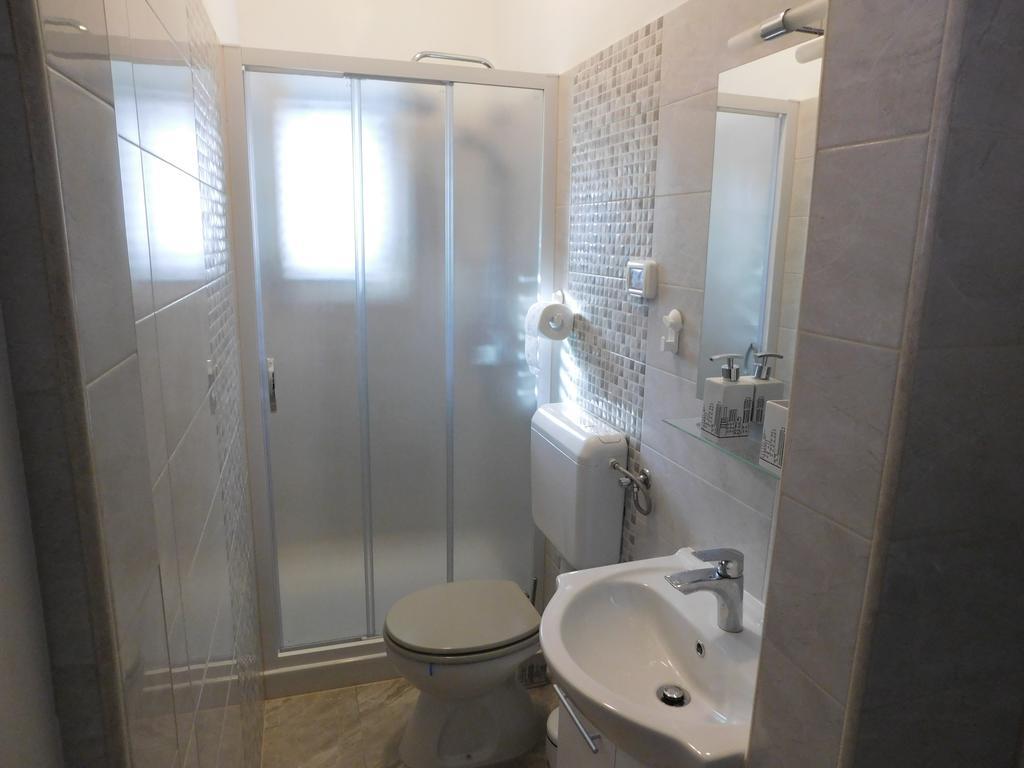 Apartman Angela Ровин Екстериор снимка